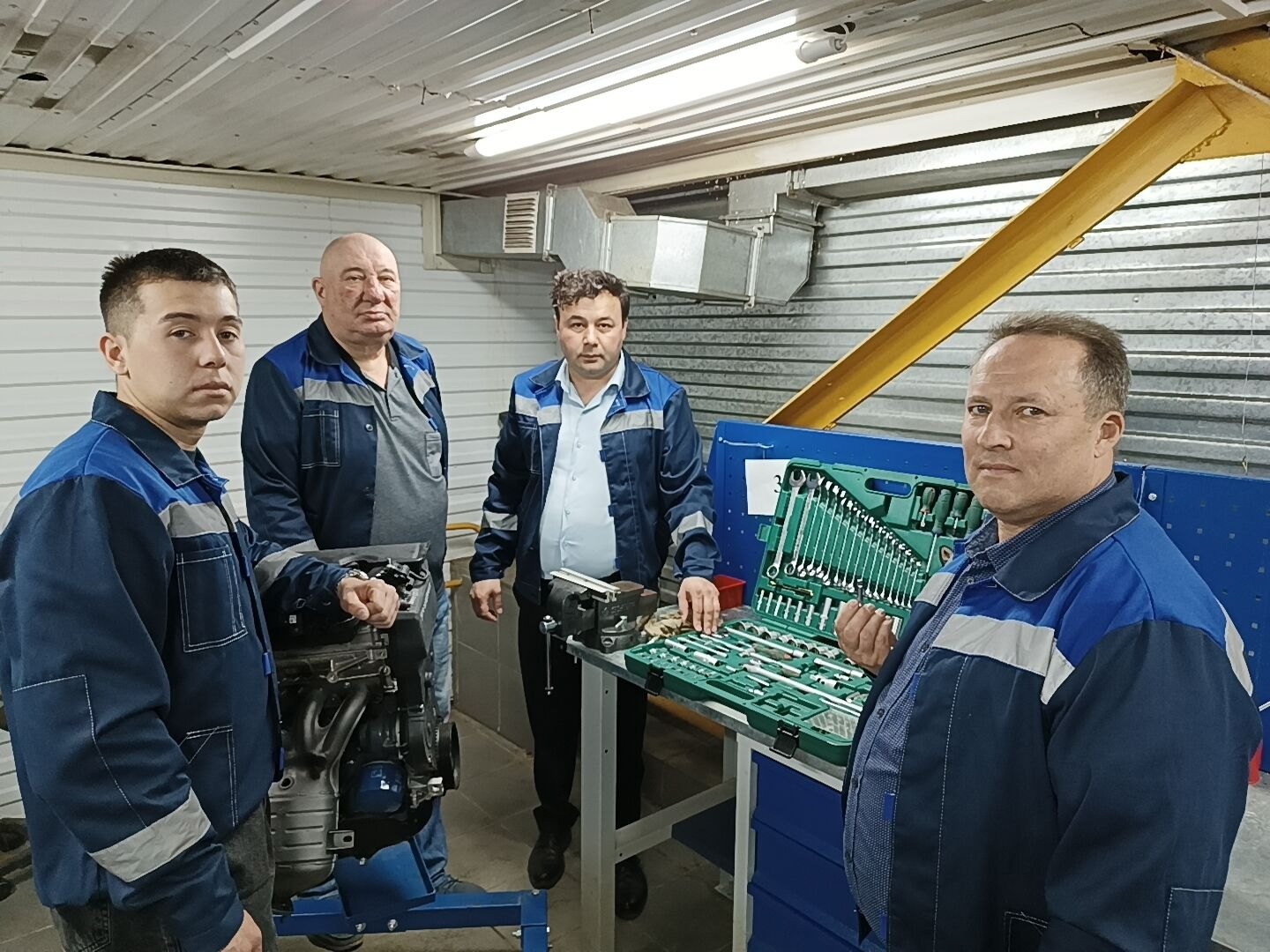 На базе Уфимского автотранспортного колледжа реализуется программа «Слесарь по ремонту автомобилей».